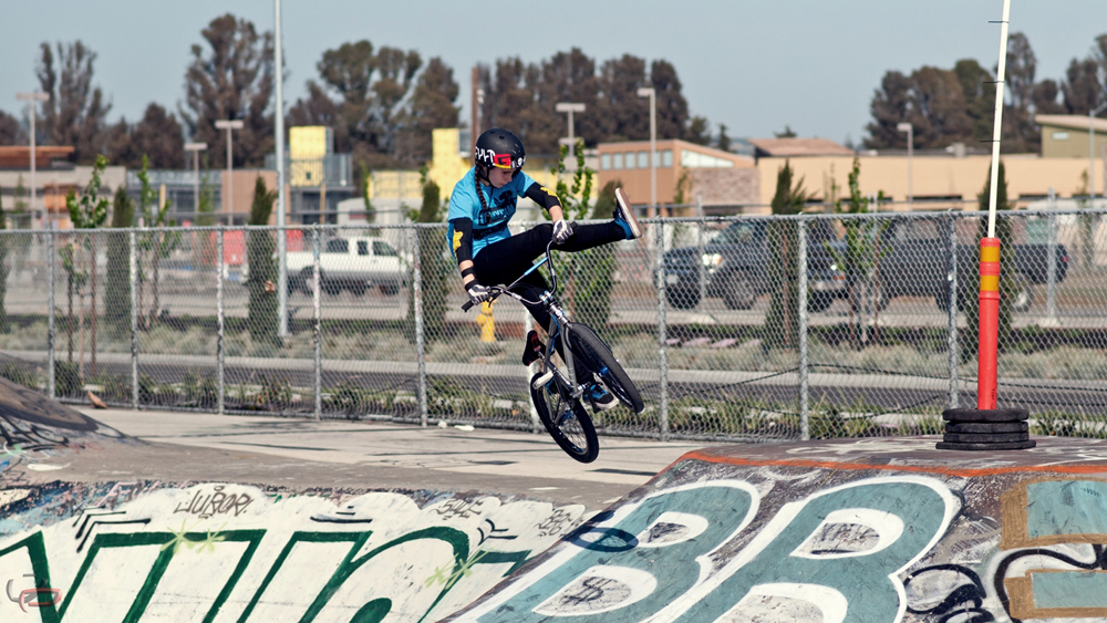 16yr old Nikita throwing a top side can, she has those on lock now.