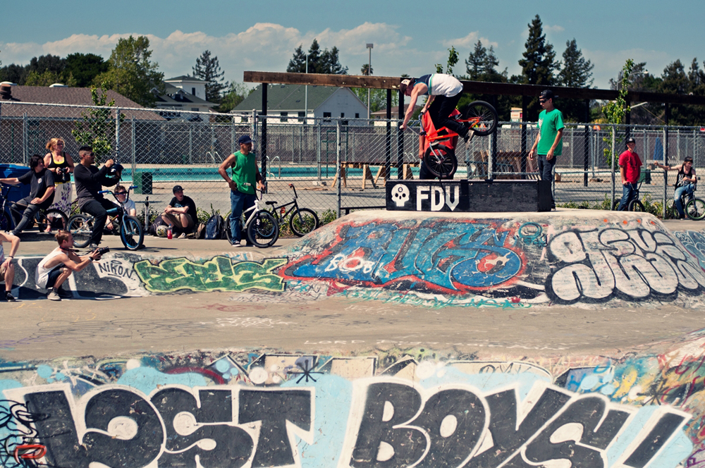 Sick foot jam on the FDV clothing ledge, while the judges make their assesment.