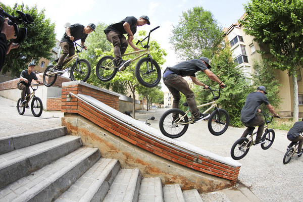 bmx-rider-chad-kerley-does-a-barspin-to-manual-on-a-stair-ledge_600x