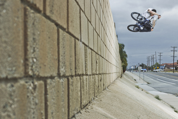 bmx-rider-colin-mackay-does-a-wallride-in-moreno-valley-california-in-2013_600x