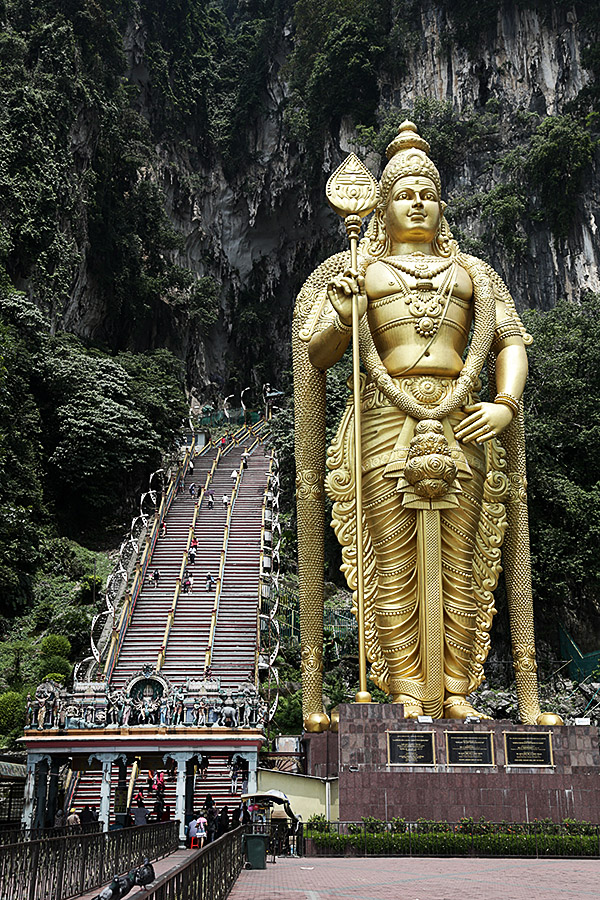 G-kl-batu-stairsstatue