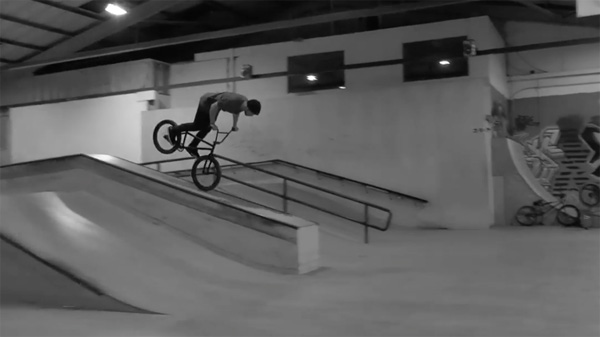 Paris-Labrianidis-arc-skatepark-bmx