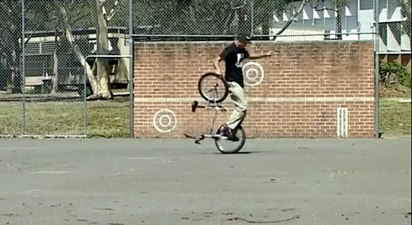 simon-obrien-bmx-video-colony