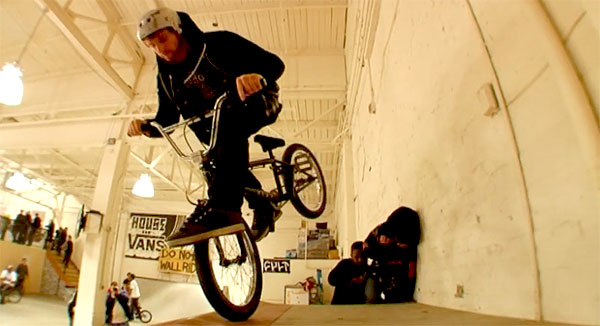 niki-croft-bmx-video-shuffle-pierre-blondel