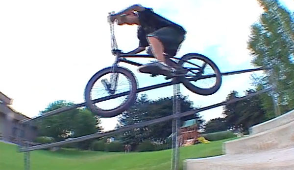 406-tapes-bmx-video