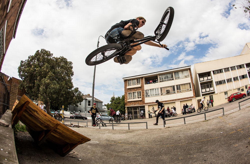 bmx-kevin-schnider-table