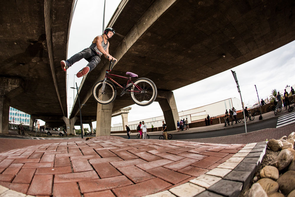 bmx-martin-dejager-tailwhip-street