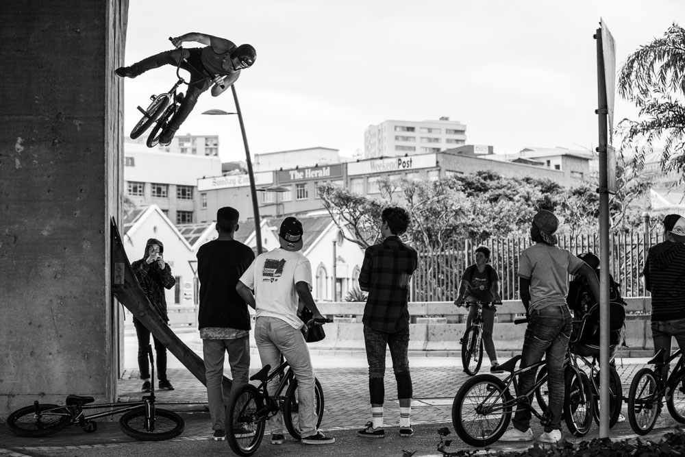 bmx-martin-dejager-wall-plant-foot