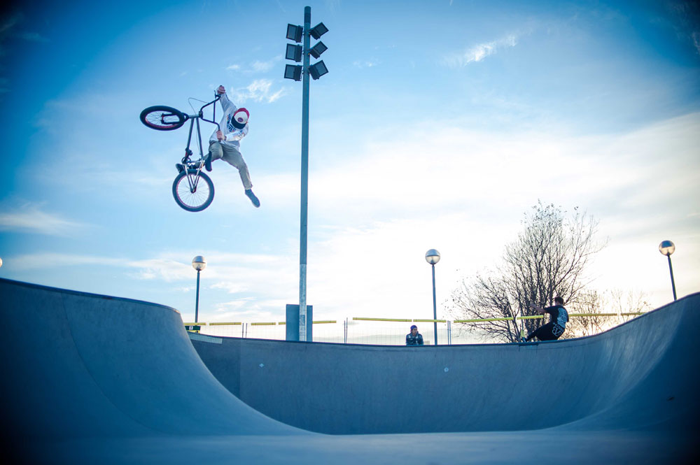 bmx-one-foot-euro-skatepark-style