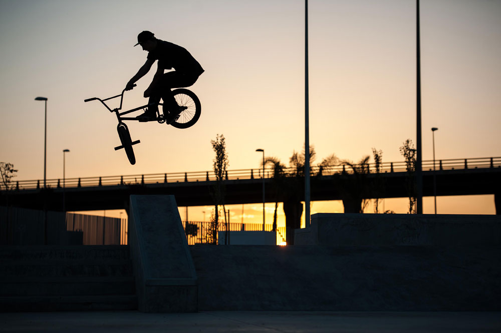 bmx-toboggan-skatepark-sunset-bike