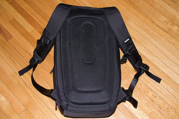 incase-dslr-pro-bag-back-padding