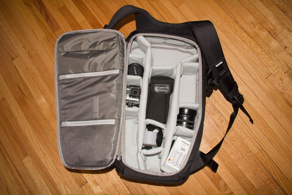 incase-dslr-pro-bag-inside-compartments