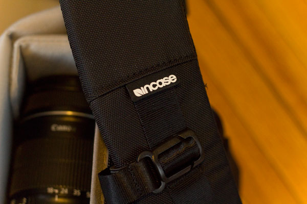 incase-dslr-pro-bag-strap