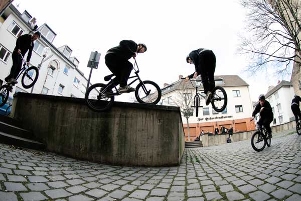 leon-hoppe-feeble-180-barspin-bmx