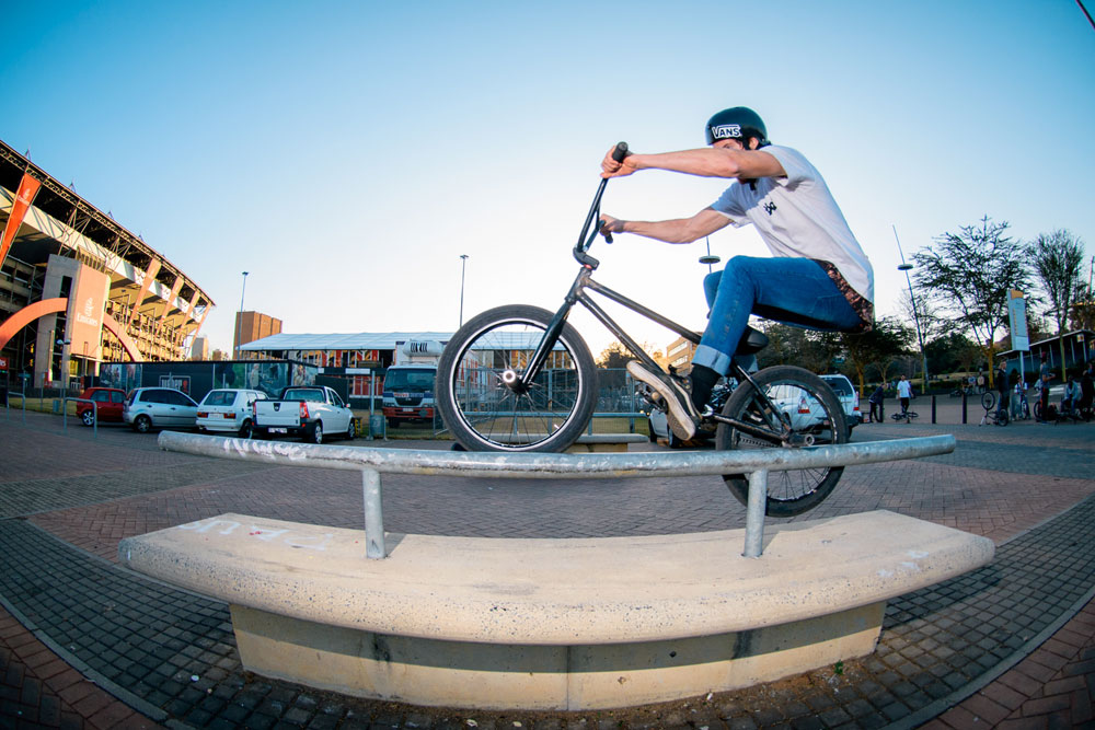 Werner-Heindrich-made-the-trip-up-from-Cape-Town-and-impressed-everyone-with-his-peg-game---Icepick---Ellis-Park