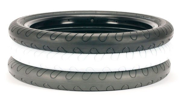 united_uslick_tyre_groupshot2_grande