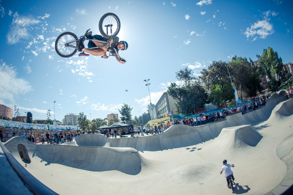 money-for-trick-bmx-2015-kevin-kalkoff-invert