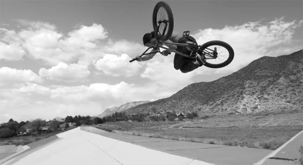 Mutiny Bikes Synthesis 3 BMX video