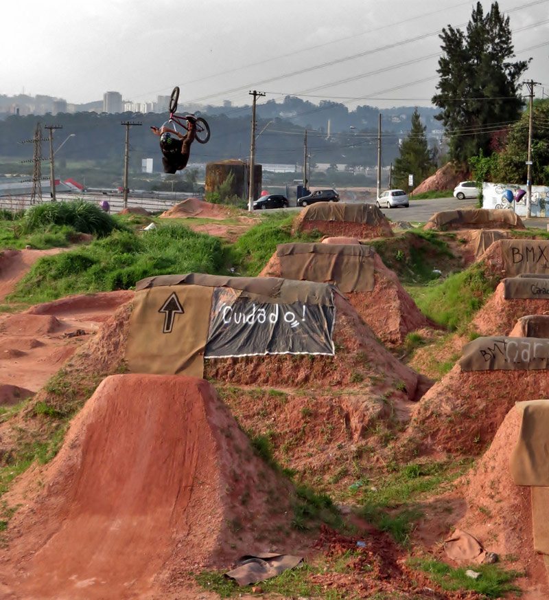 leandro-moreira-caracas-trails-bmx-backflip-xup