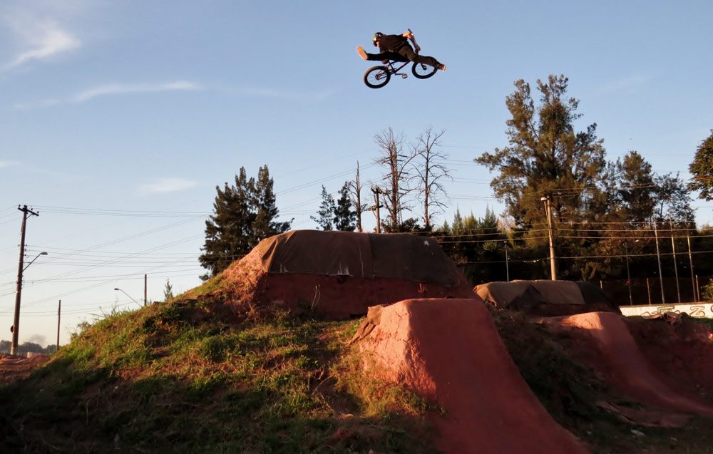 leandro-moreira-caracas-trails-bmx-superman-indian