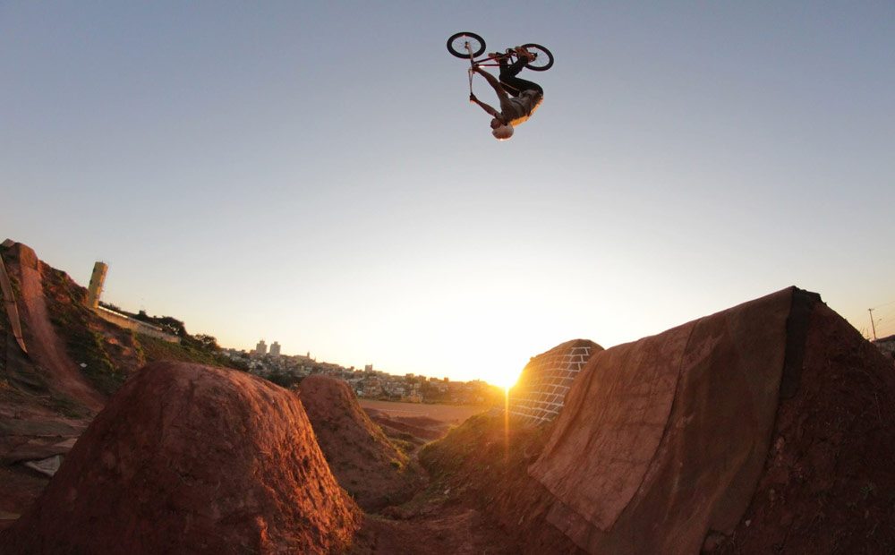 edimar-miranda-caracas-trails-bmx-backflip