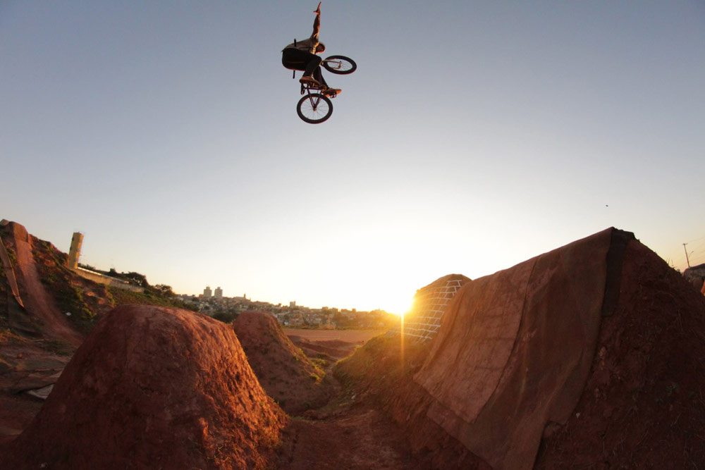 edimar-miranda-caracas-trails-bmx-no-hander