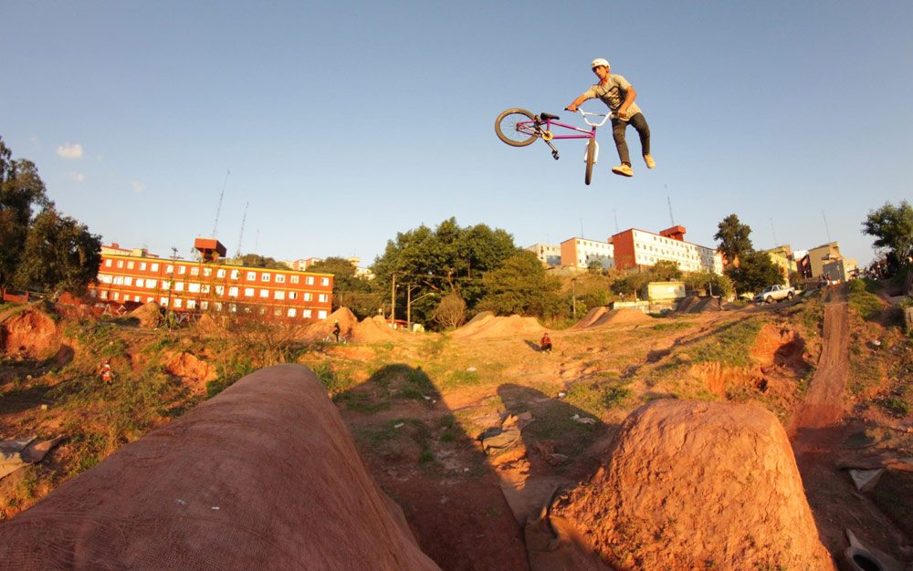 edimar-miranda-caracas-trails-bmx-tailwhip