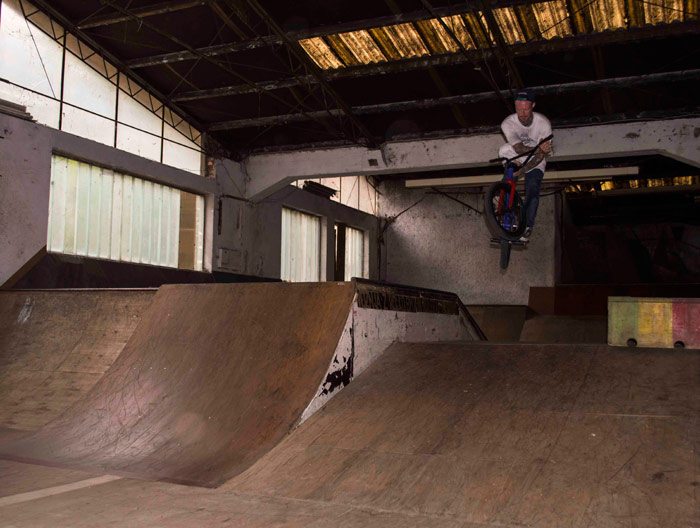 lithuania-bmx-rog-skatepark-table-barspin