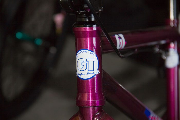 performer-gt-bicycles-2017-bmx-bike-purple-logo