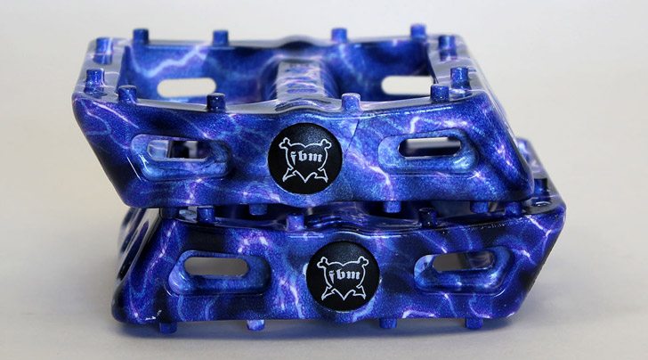 fbm-bmx-ride-the-lightning-pedals