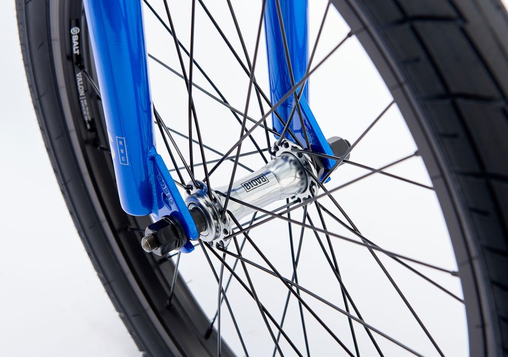 radio-bikes-2017-saiko-complete-bike-blue-front-hub