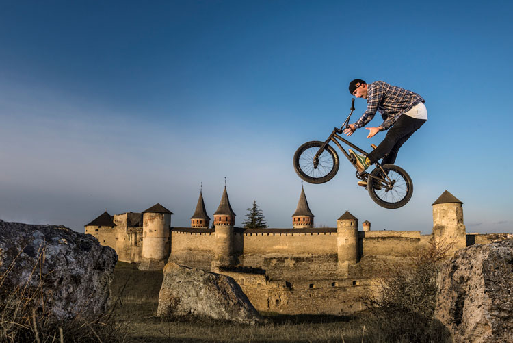 red-bull-vasya-lukyanenko-ukraine-castle-barspin