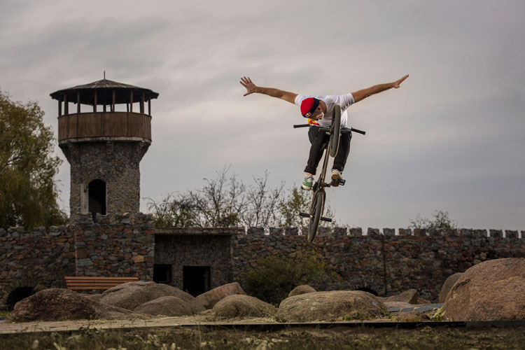 red-bull-vasya-lukyanenko-ukraine-tuck-no-hander