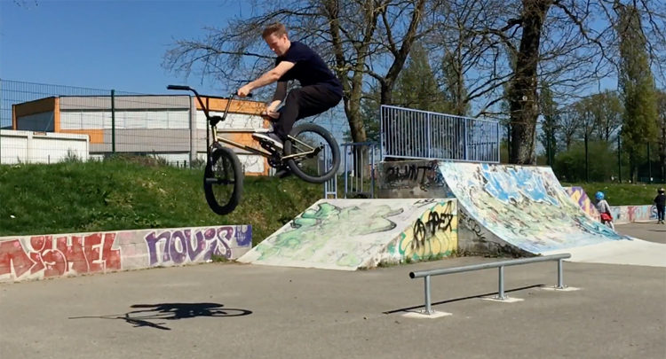 Brotherhood at Rennes Skatepark BMX video