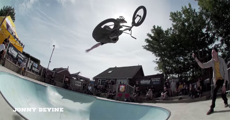 Yoyo's Pool Party BMX video