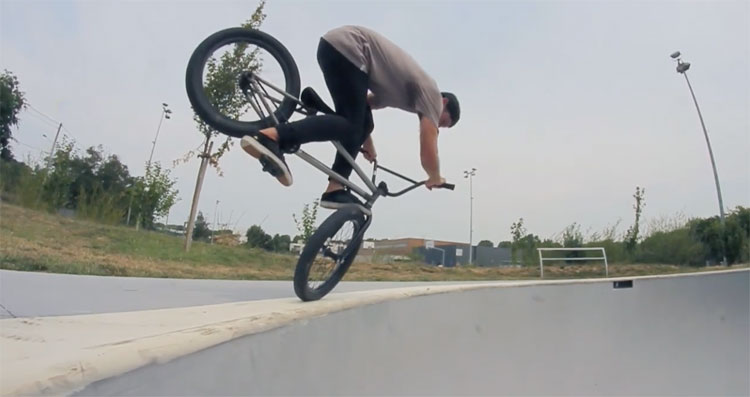 Mutiny Bikes Maxime Bonfil Concrete Waves BMX video