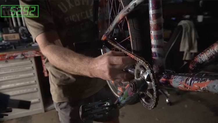 how to tighten chain on bike