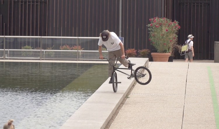 Alexis Desolneux Battle BMX video